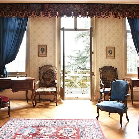 לינה וארוחת בוקר Chateau De Varambon
