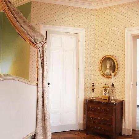 Chateau De לינה וארוחת בוקר 4*