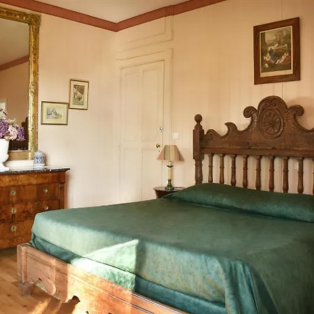 Chateau De Bed and breakfast
