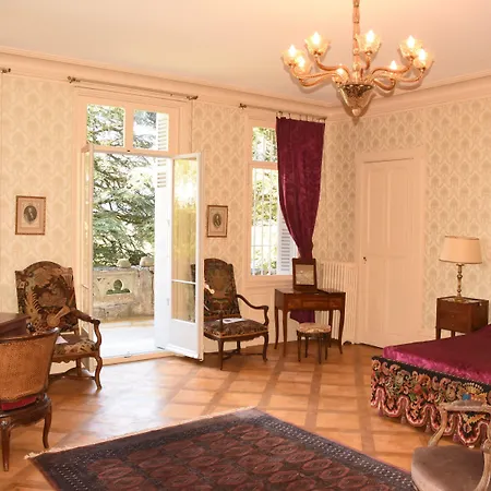 Chateau De לינה וארוחת בוקר