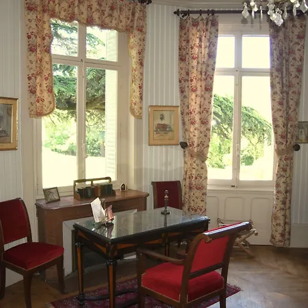 לינה וארוחת בוקר Chateau De Varambon