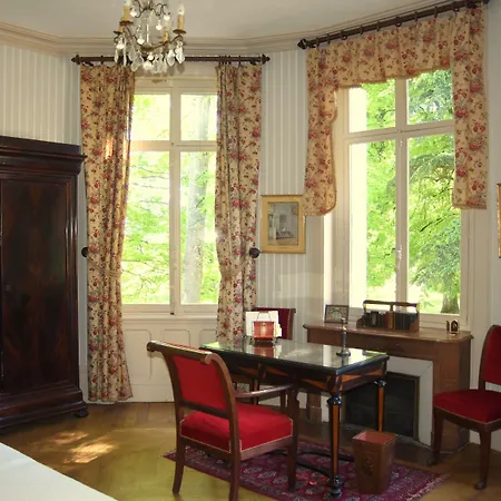 לינה וארוחת בוקר Chateau De 4*