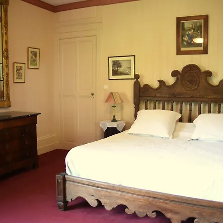 לינה וארוחת בוקר Chateau De 4*