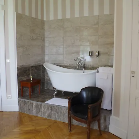 לינה וארוחת בוקר Chateau De 4*