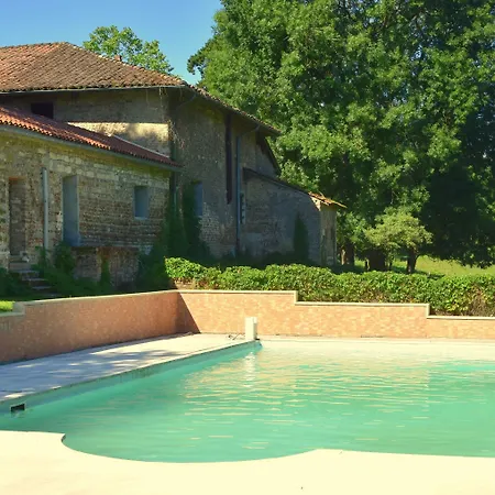 Chateau De לינה וארוחת בוקר