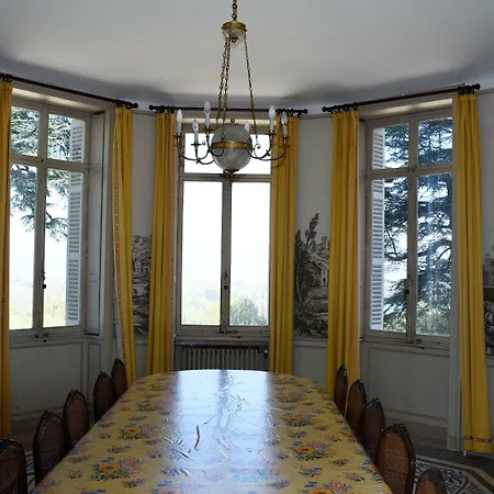 לינה וארוחת בוקר Chateau De Varambon
