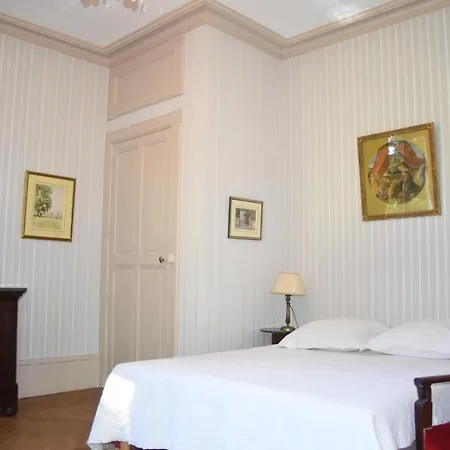 Chateau De Bed and breakfast