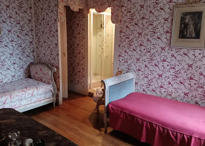 Chateau De Nocleg ze śniadaniem 4*