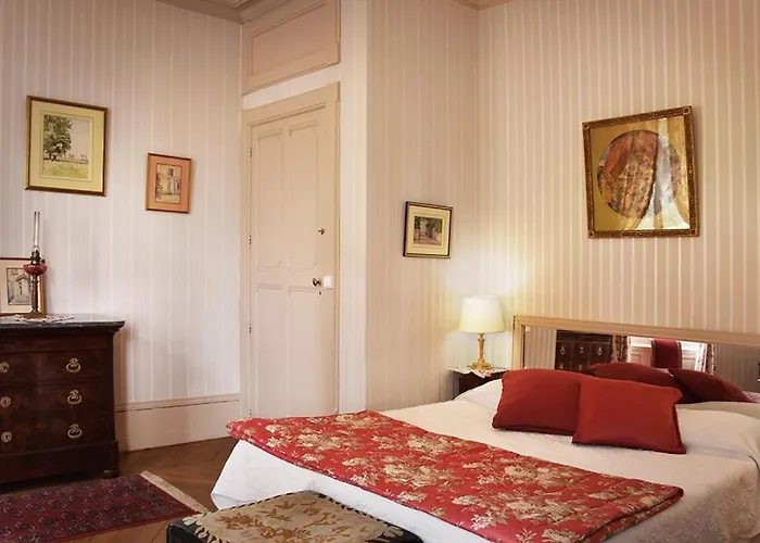 Chateau De Nocleg ze śniadaniem 4*