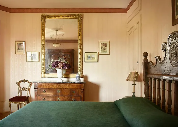 Chateau De Nocleg ze śniadaniem 4*