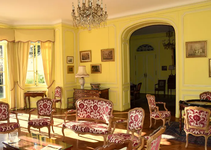 Chateau De Nocleg ze śniadaniem 4*