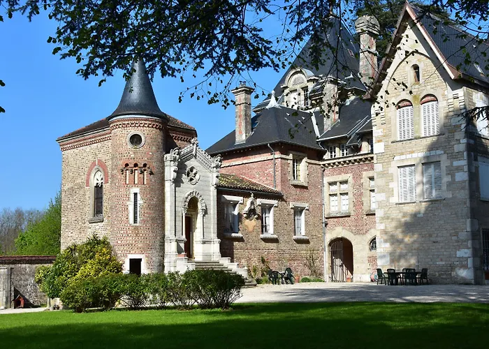 Chateau De Nocleg ze śniadaniem 4*