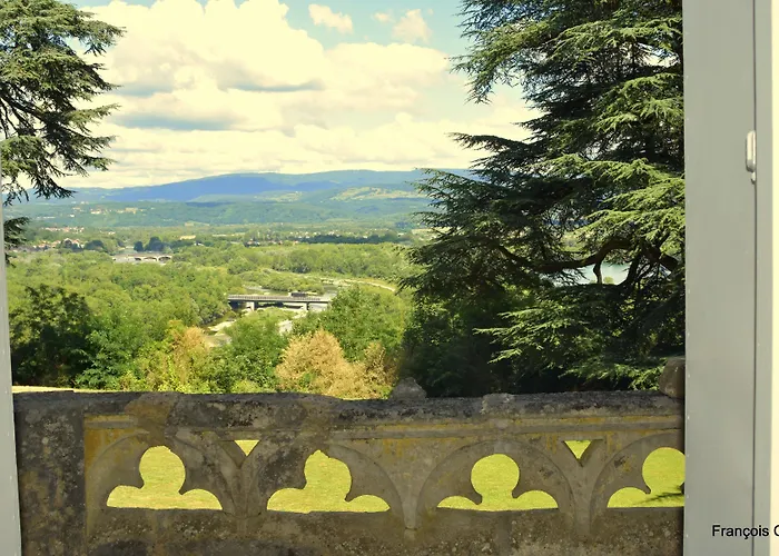 Chateau De Nocleg ze śniadaniem 4*